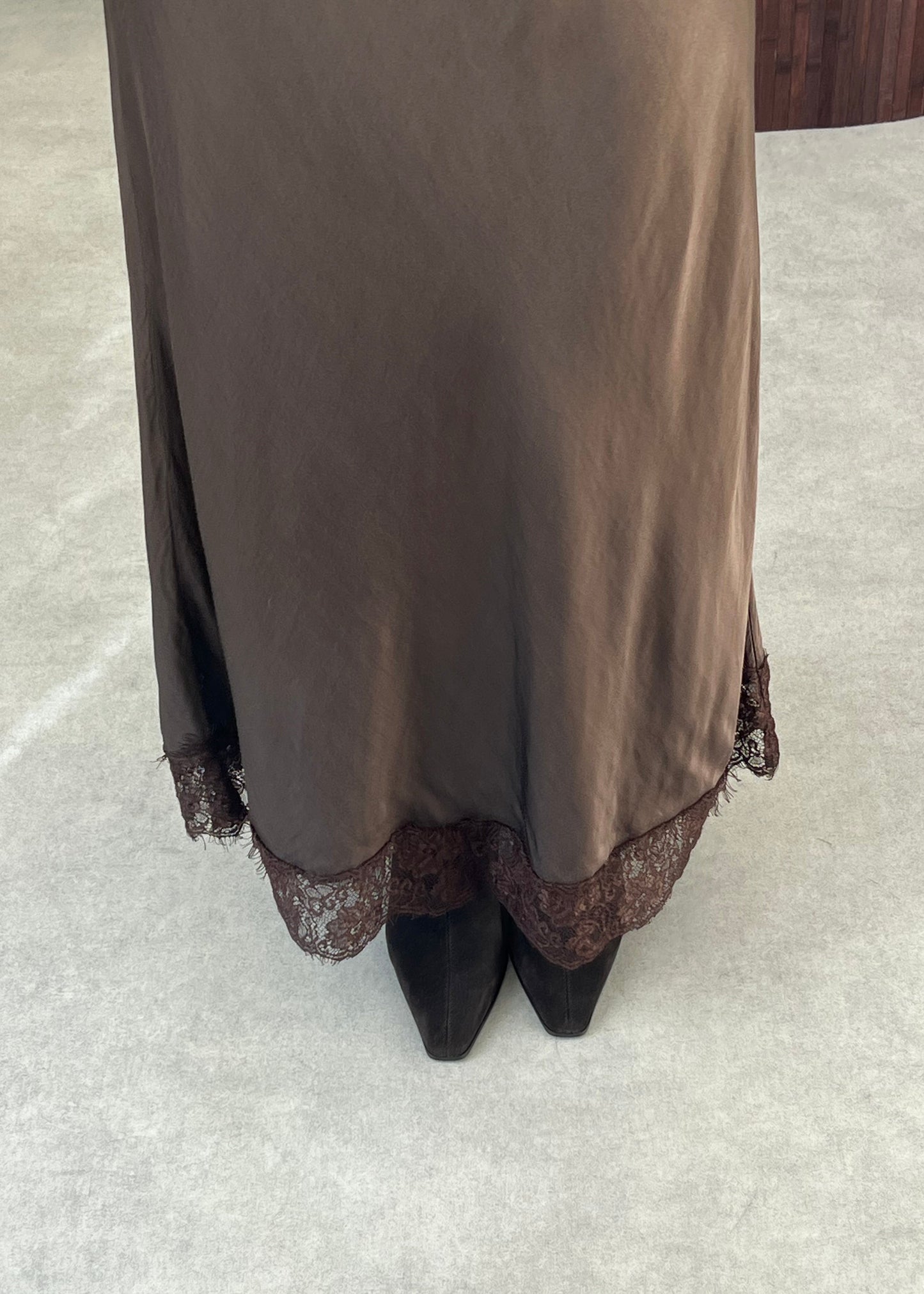 JUPE SATIN MARRON DENTELLE