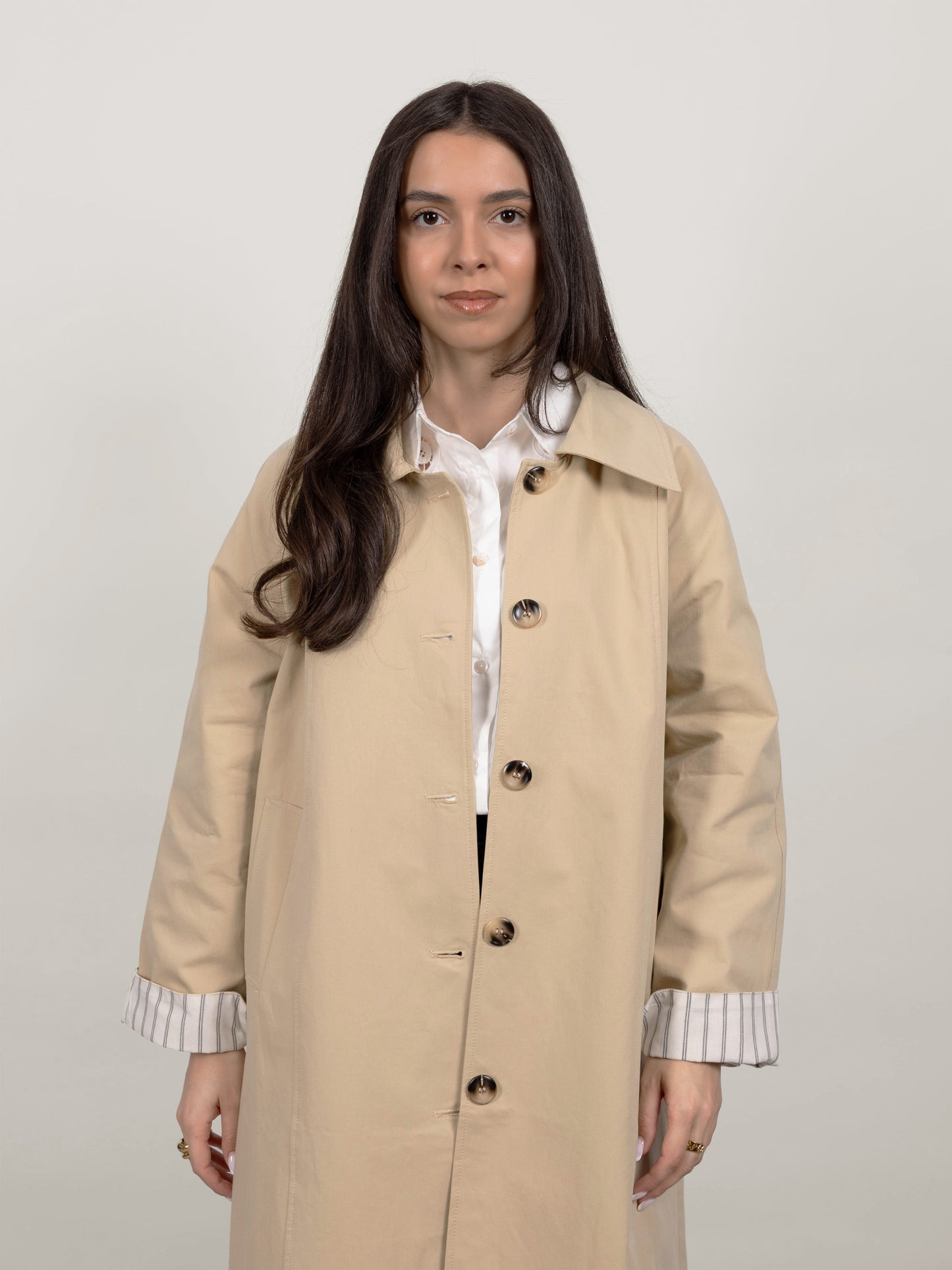 BEIGE TRENCH COAT