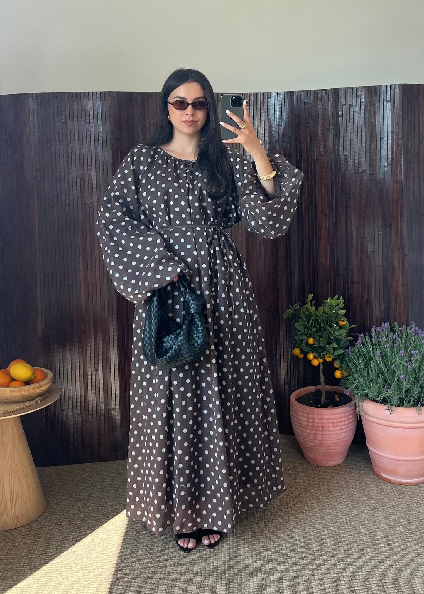 ROBE MARRON À POIS