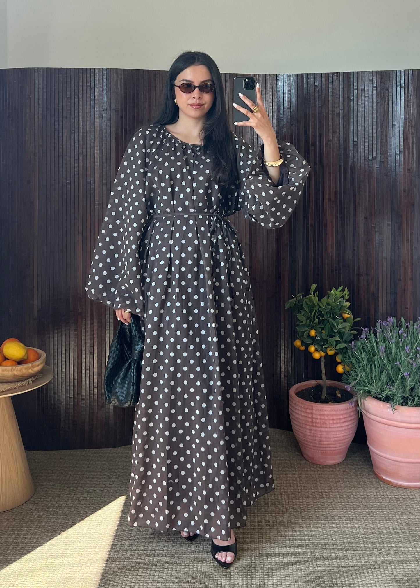 ROBE MARRON À POIS