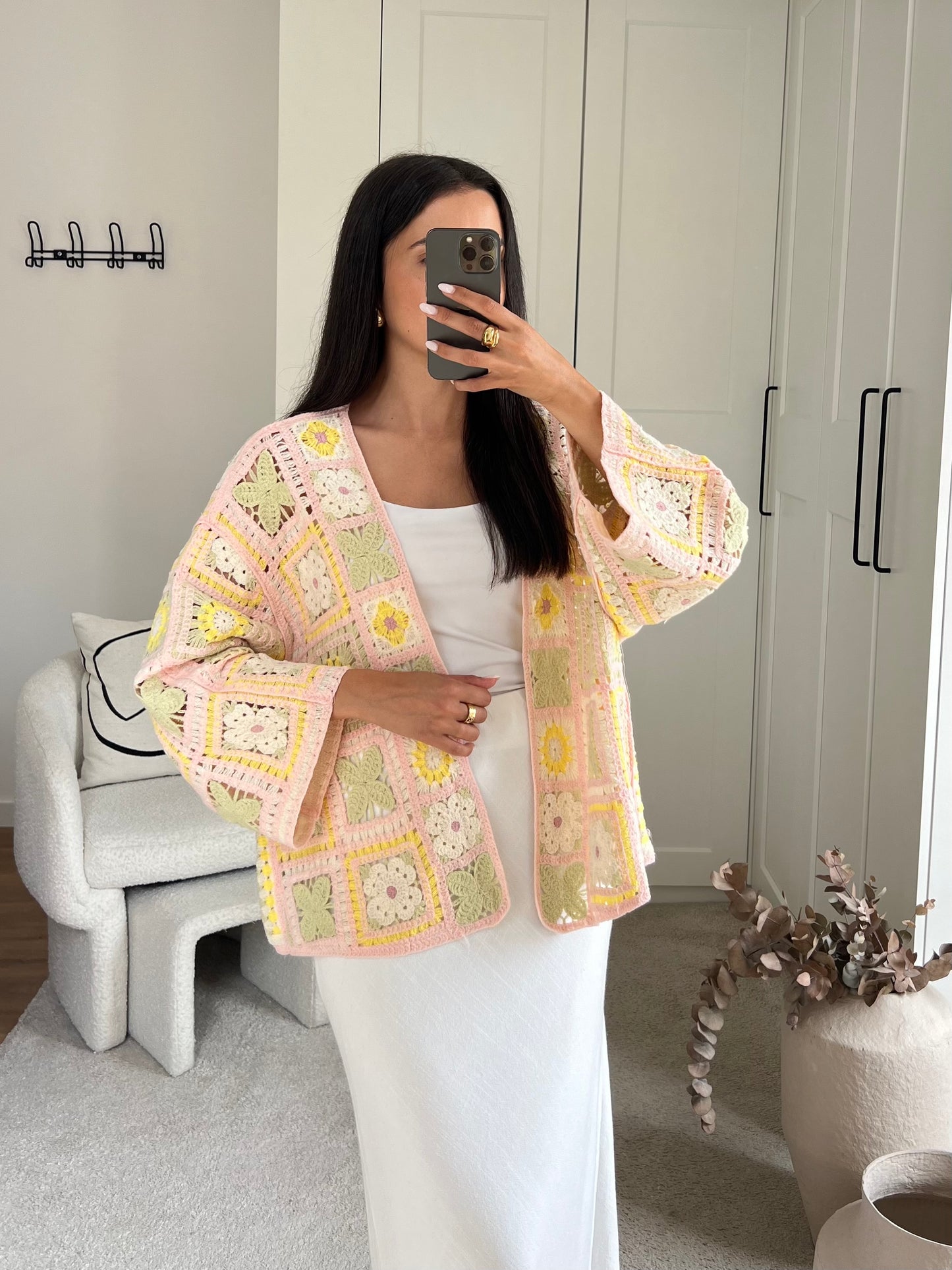 GILET CROCHET JAUNE ROSE
