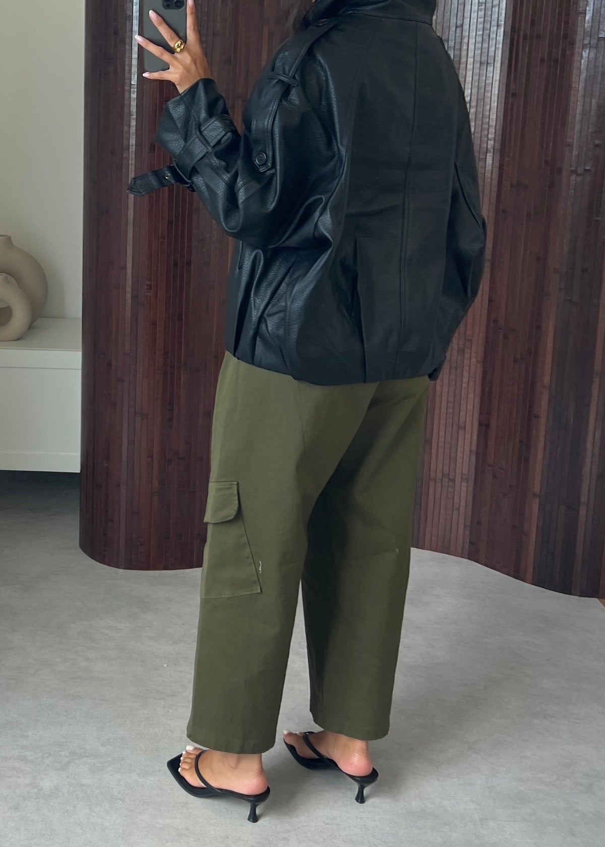 VESTE NOIRE COL MONTANT