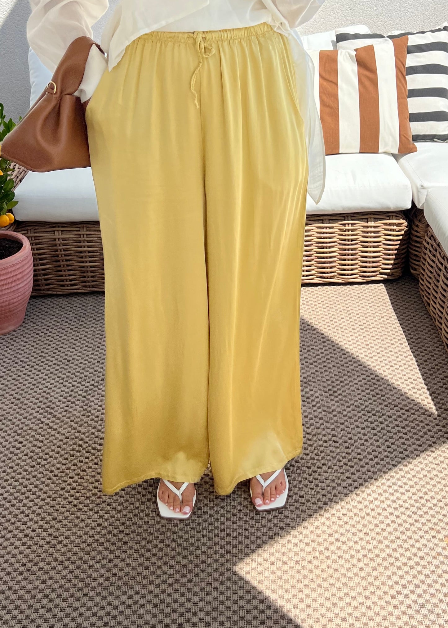 PANTALON SATIN MOUTARDE