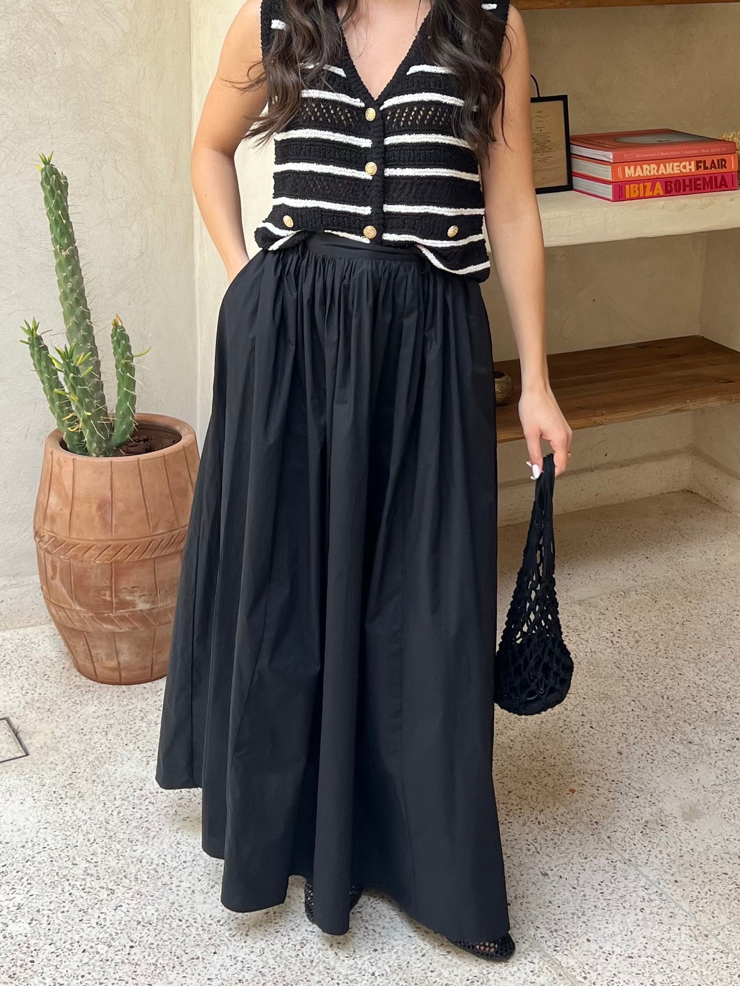 BLACK TRAPEZE SKIRT