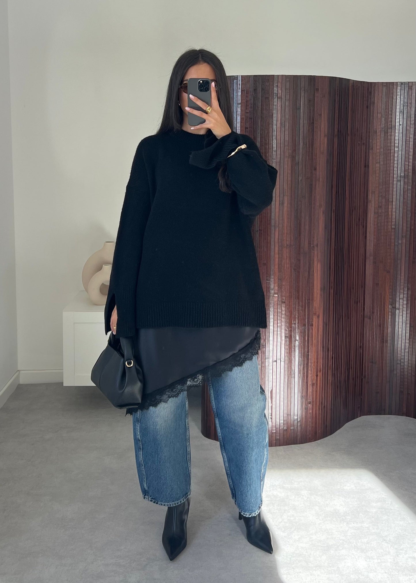 PULL NOIR MANCHE FENDUE