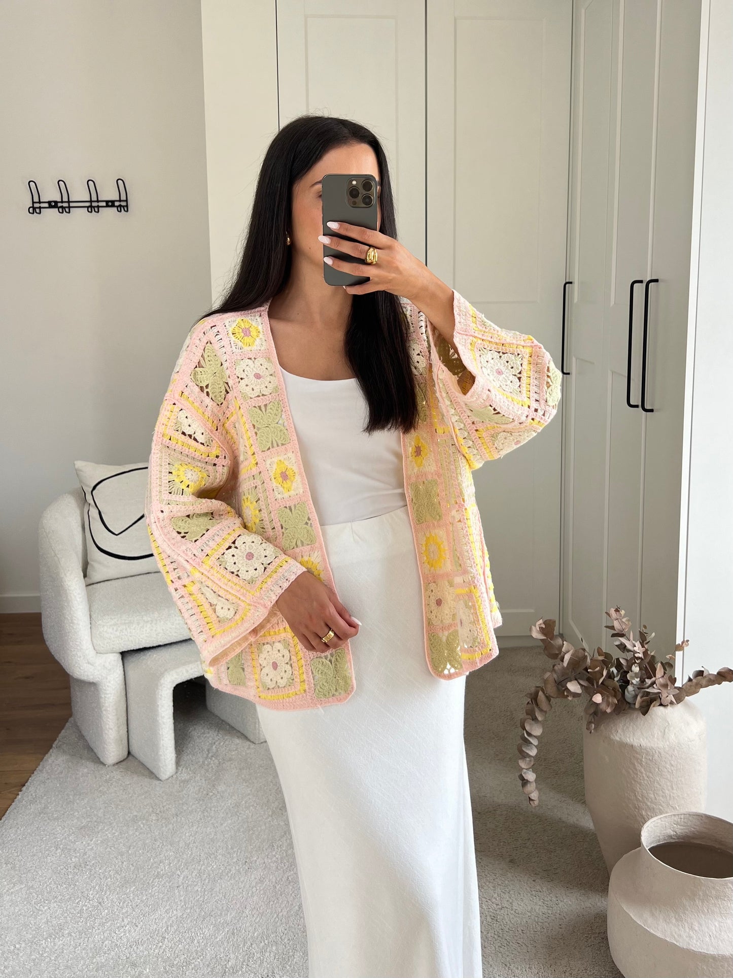 GILET CROCHET JAUNE ROSE