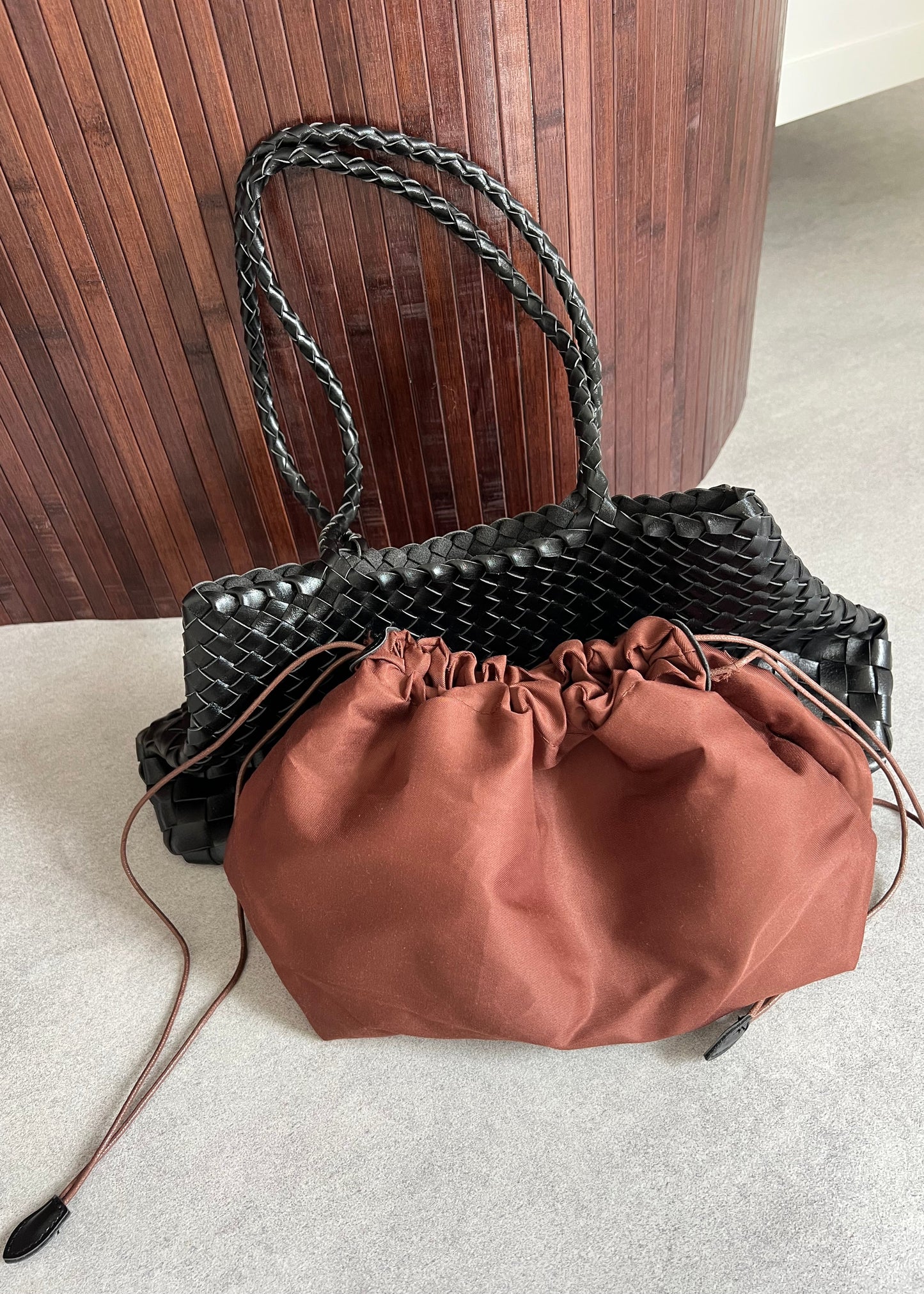 SAC SIMILI TRESSÉ NOIR